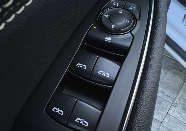 Opel Insignia cena 68900 przebieg: 142000, rok produkcji 2018 z Stronie Śląskie małe 704